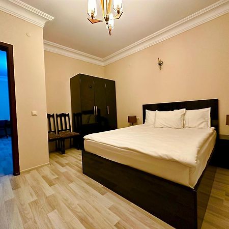 Hotel Tsereteli Batumi Exterior photo
