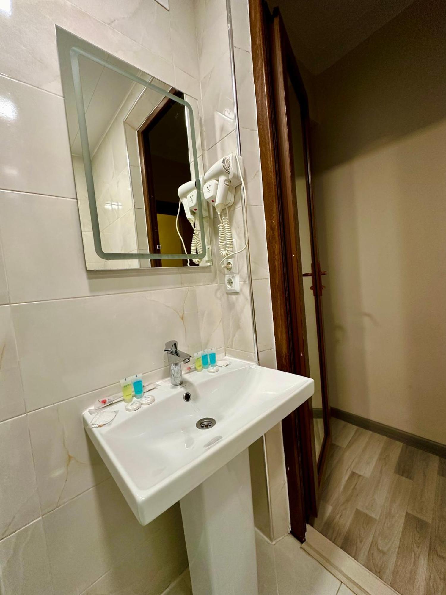 Hotel Tsereteli Batumi Exterior photo