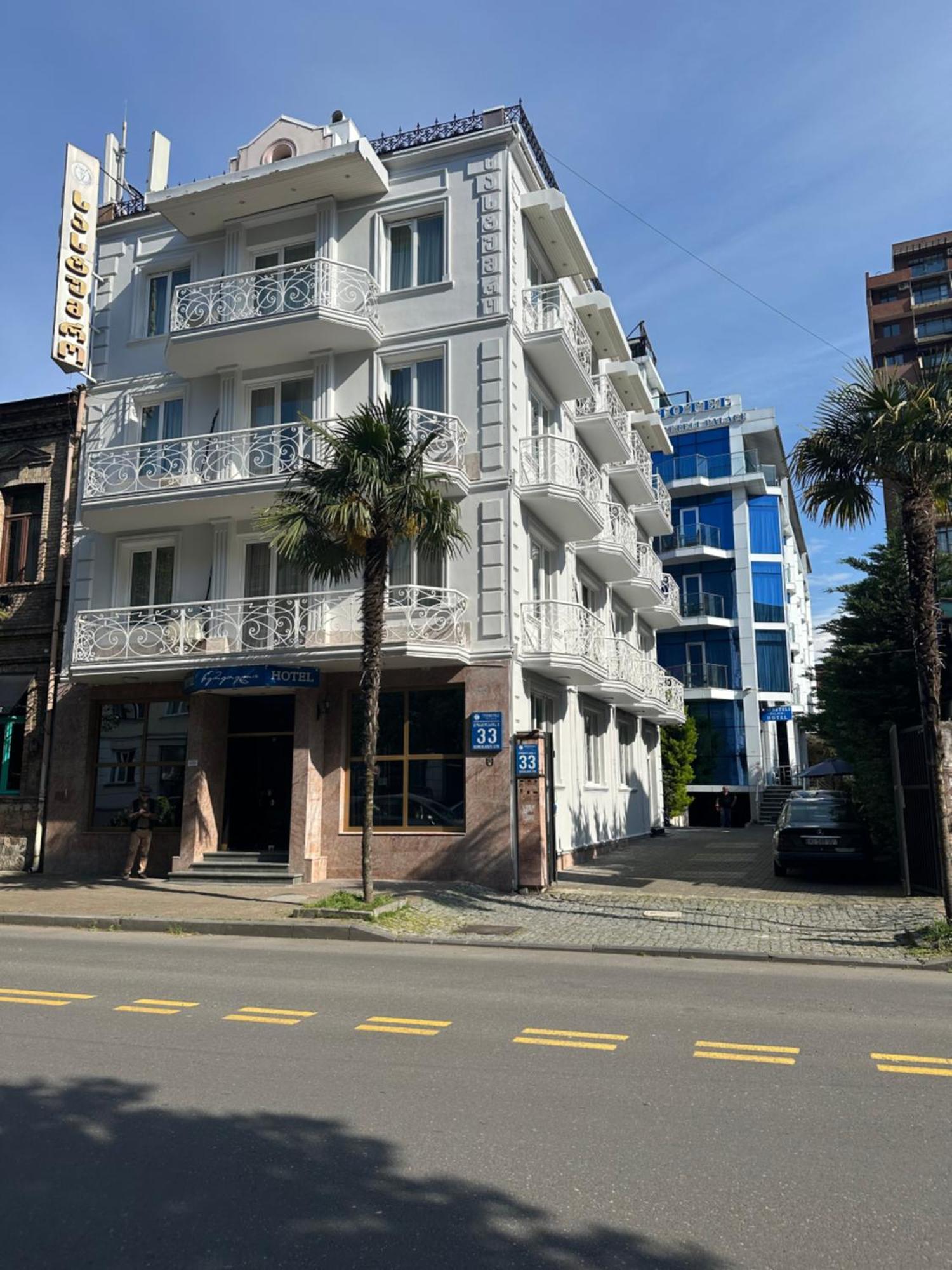 Hotel Tsereteli Batumi Exterior photo